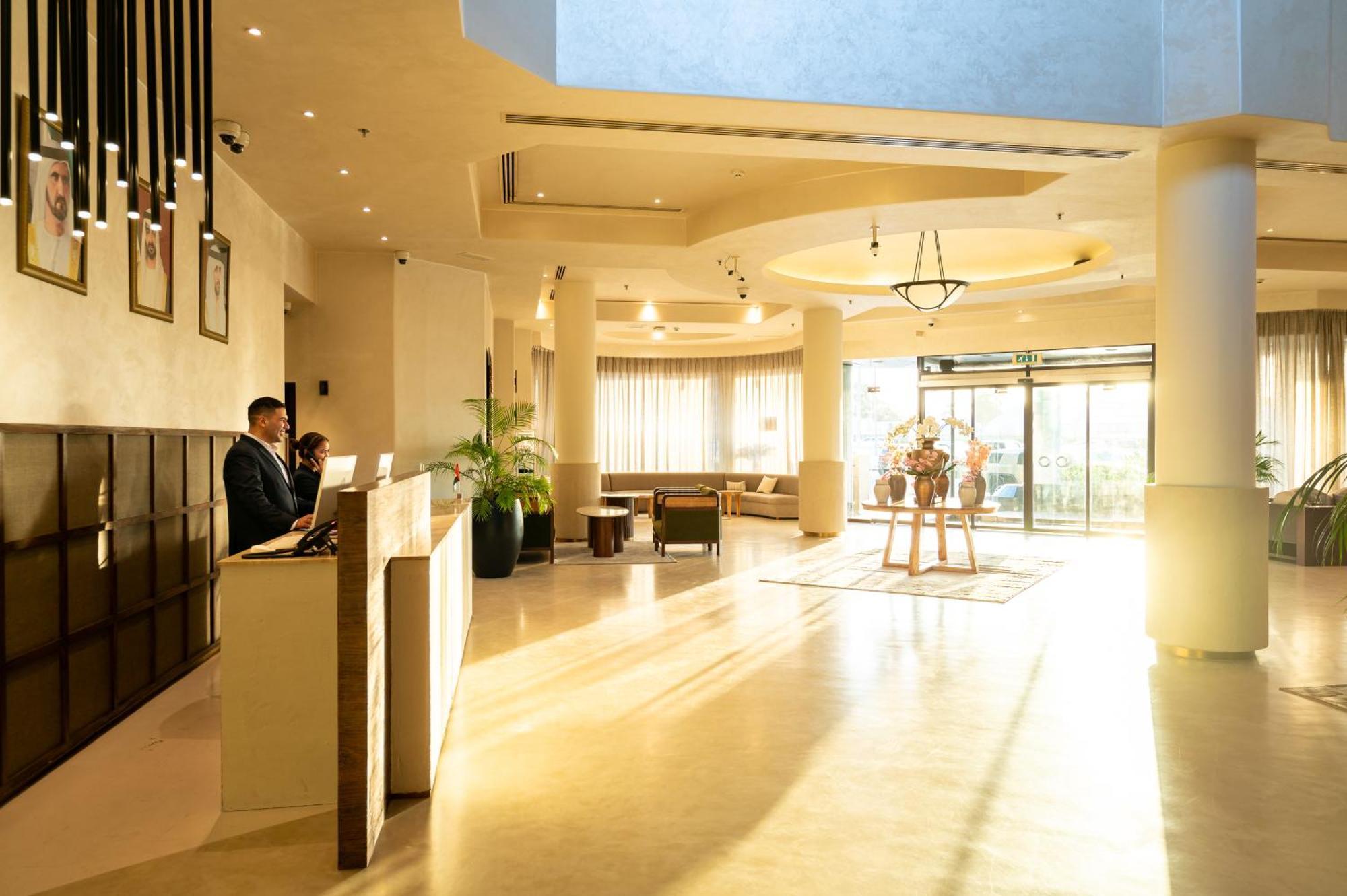 Majestic Cove Hotel - Formerly Le Meridien Fairway Dubái Exterior foto