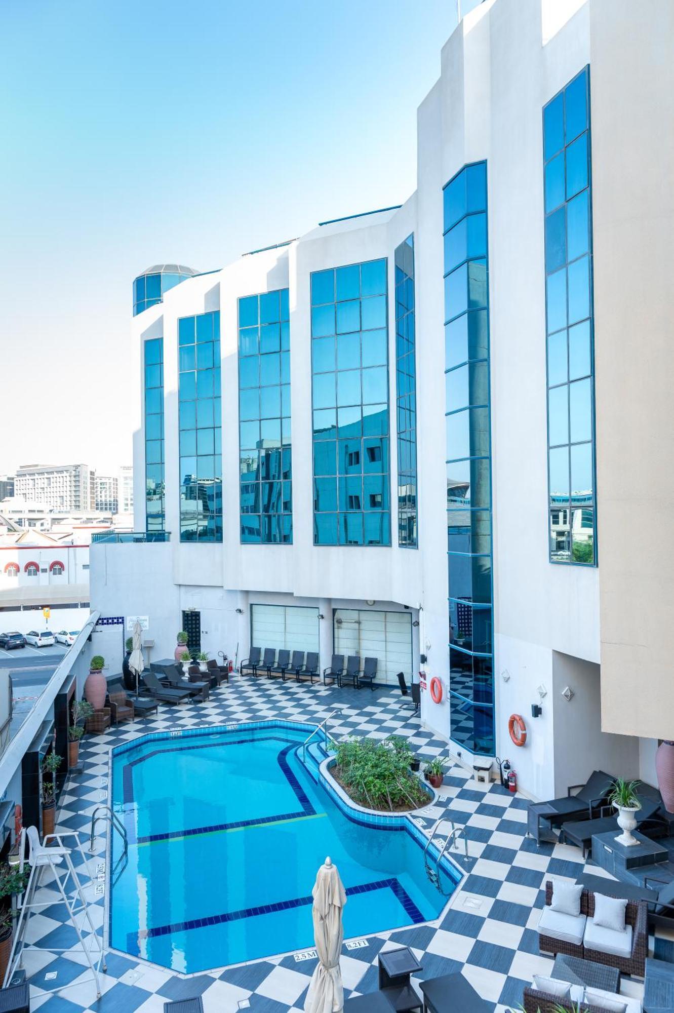 Majestic Cove Hotel - Formerly Le Meridien Fairway Dubái Exterior foto